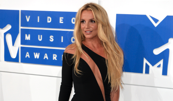 Смелые бьюти-эксперименты Бритни Спирс вдохновляют на перемены 3ac80307-5e5c-4afd-8edb-9f77aecc6624-67d8dbd8