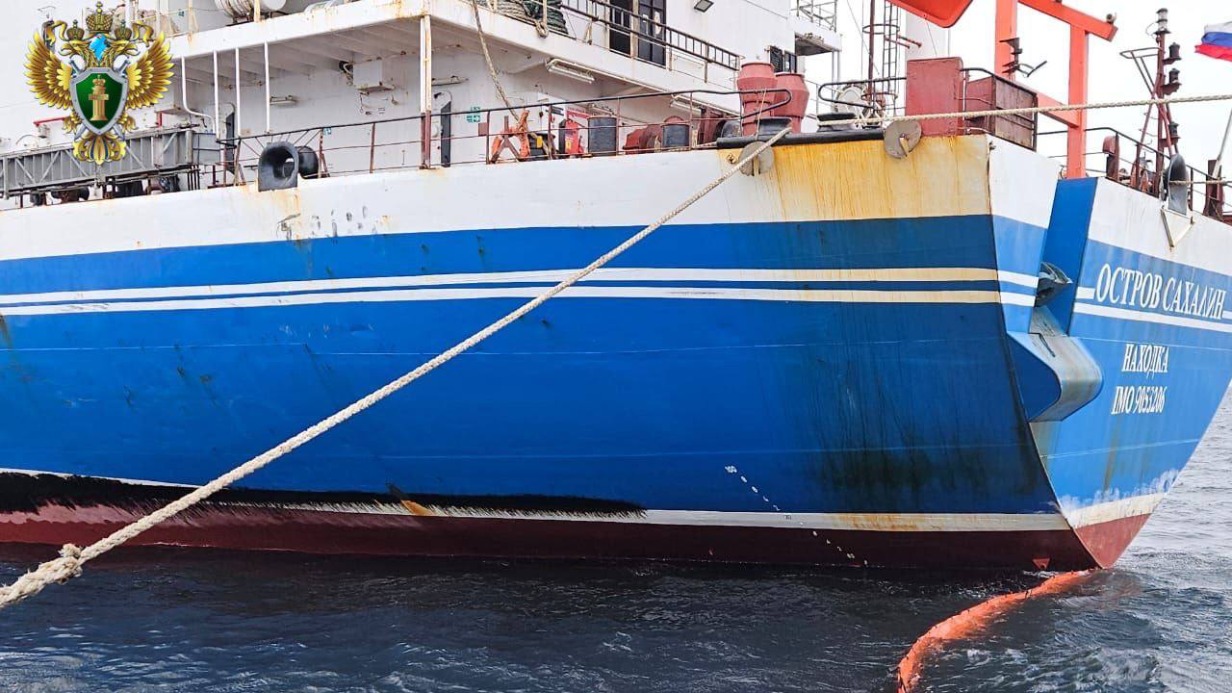 Оперативное реагирование на происшествие с разливом топлива в Петропавловске Камчатском 5c84d109-8863-41c7-9ba0-e50314bab611-67cad44e