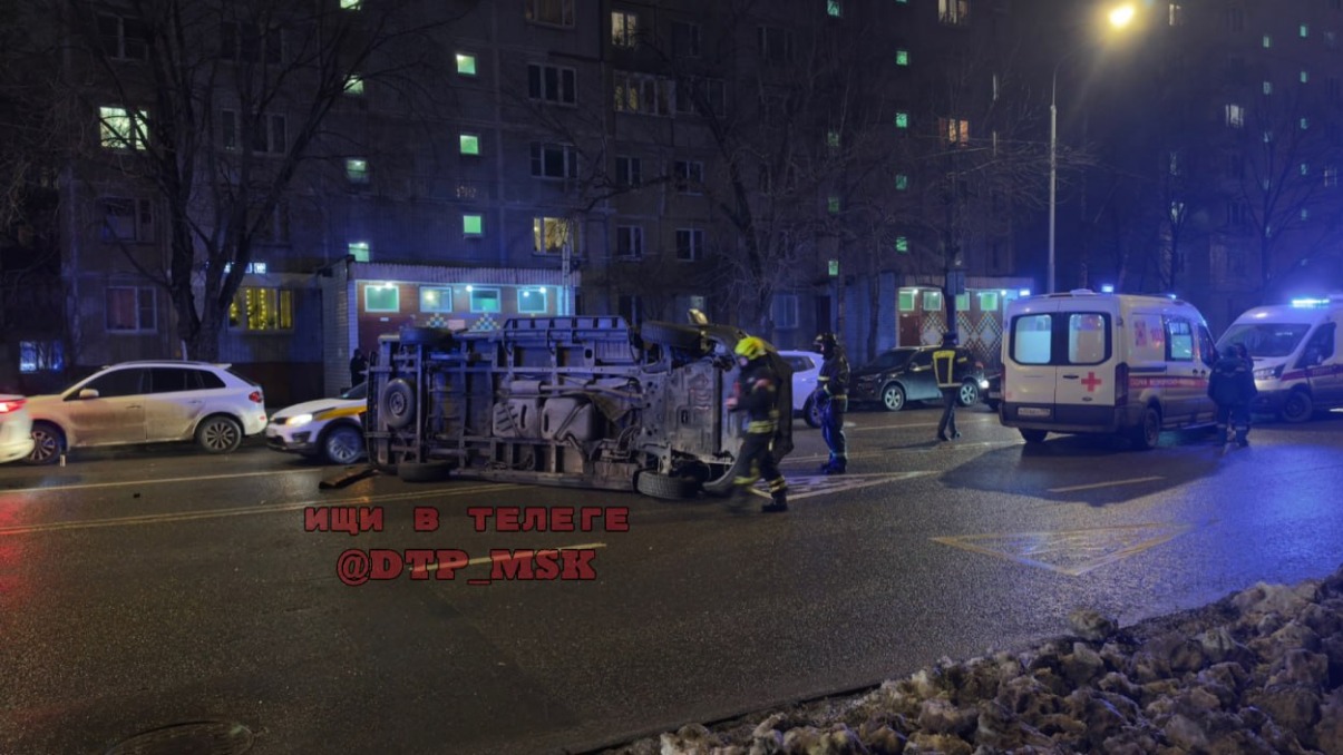 Машина скорой помощи попала в аварию в столице 62f1ba85-529d-4b52-b3dd-b46abf2e82d1-67df34a8