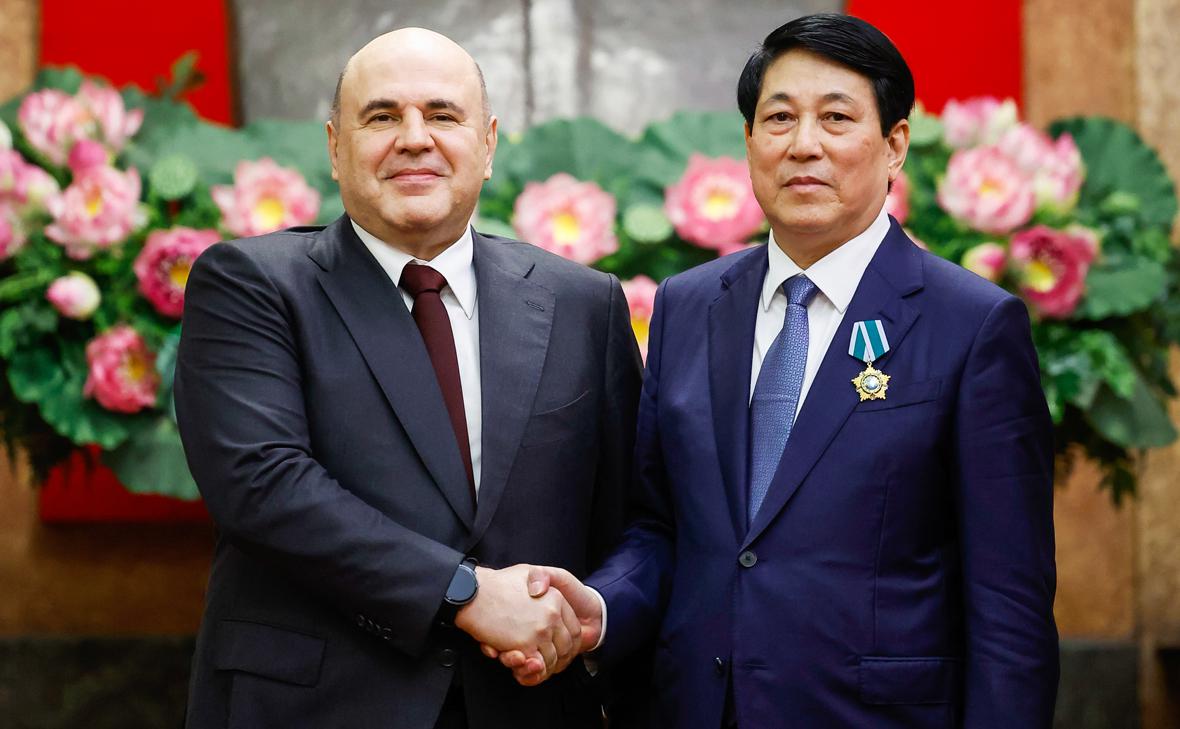 Михаил Мишустин и Фам Минь Тинь (Дмитрий Астахов / ТАСС)