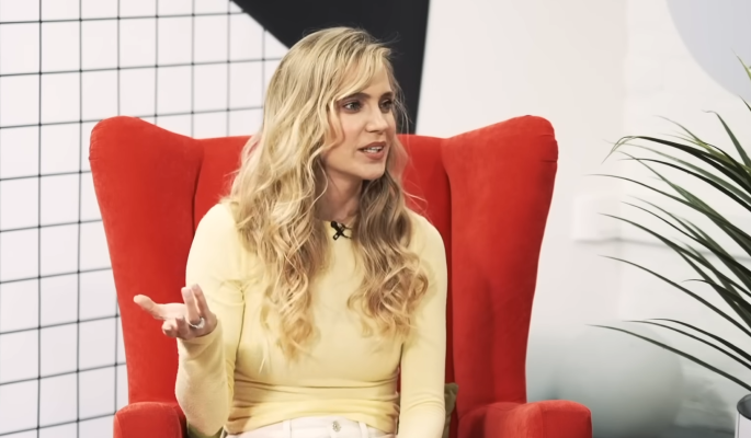 Неоднозначное выступление Глюкозы в Красноярске вызвало бурное обсуждение публики 8a0e27fb-13e0-4605-a835-724dacbe8123-67c8a80f