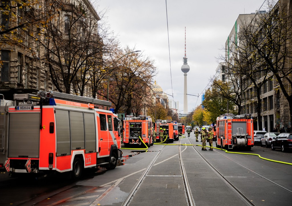 Оперативное устранение коммунальной аварии в Берлине: службы работают в усиленном режиме c56b4118-be9a-44b5-a02f-8fa2efa8016b-67c7cf19
