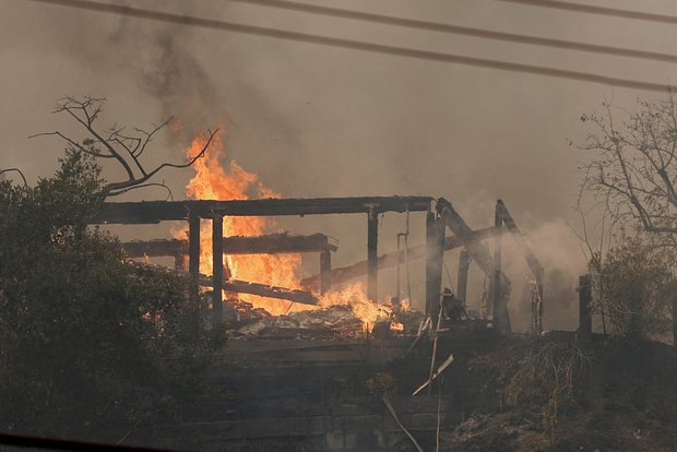Разрушительные пожары в Лос-Анджелесе уничтожили элитную недвижимость украинских военачальников d1a1db67-ebe6-4c84-a70d-6bc02bd08143-67d63f2a