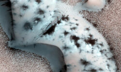 Поразительные темные пятна на Марсе открывают новые тайны Красной планеты dcfea340-9cc4-4972-971a-bbdc8da28c99-67f07180