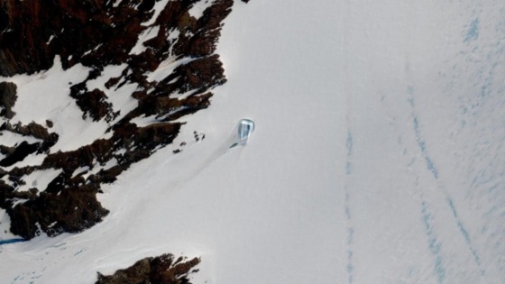 Огромную «дверь» заметили на спутниковых снимках Антарктиды