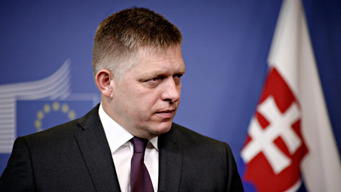 SlovakPrimeMinisterRobertFicoAndEuCommissionPresidentJean-claude
