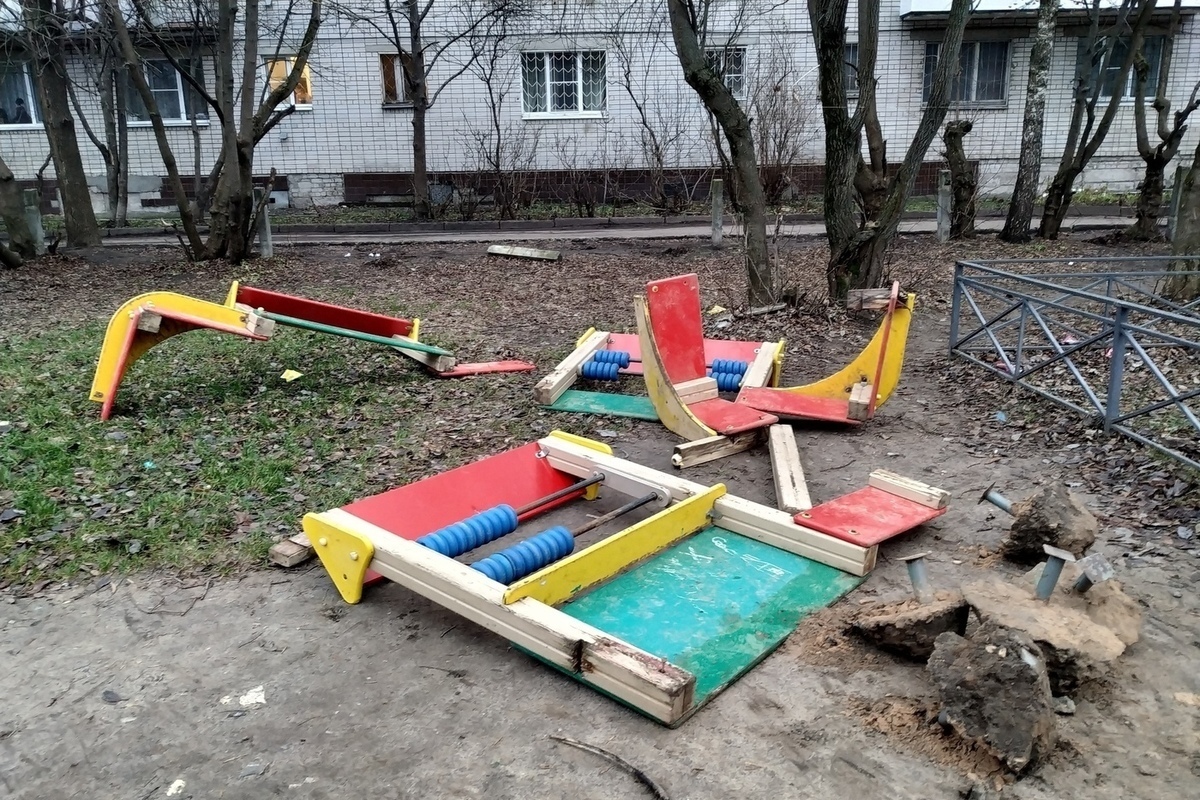 ТСЖ "Токарей 24" в Екатеринбурге - не решает проблемы жителей razrushennaya detskaya ploshadka