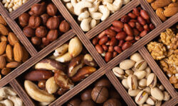 Кардиолог Джогия раскрыл секреты питания для сильного сердца MixOfNutsInBoxHealthyVegetarianFoodBackground