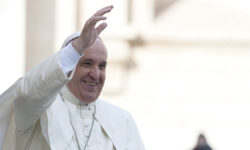 Охрана Папы Римского опровергла слухи о подготовке к похоронам VaticanCityVatican-October22PopeFrancisGreets