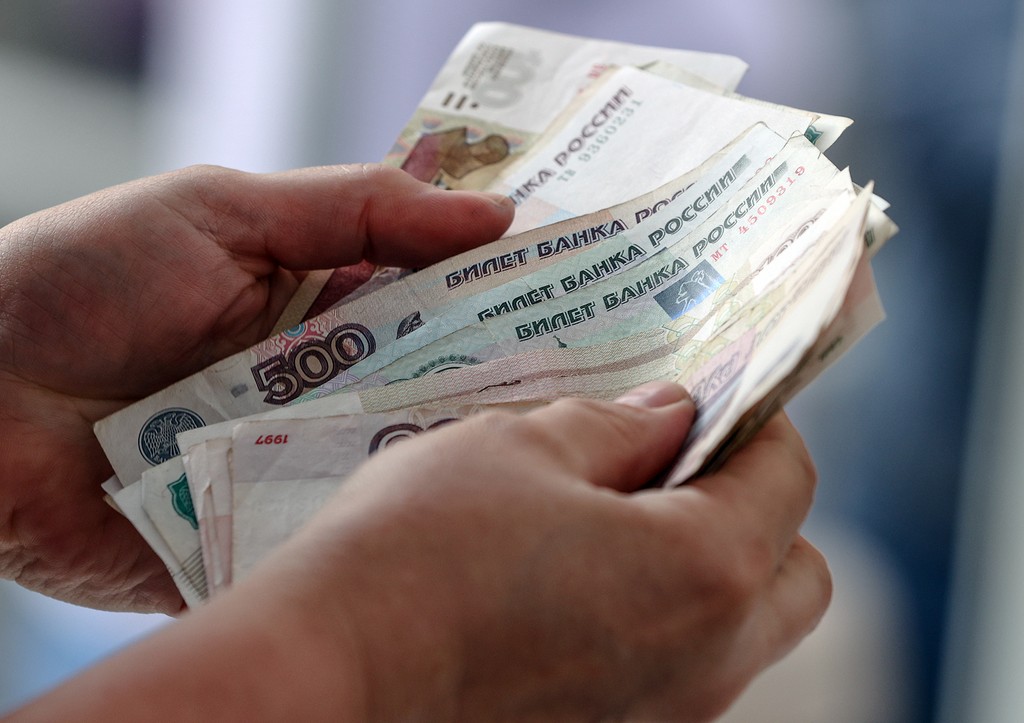 Назван способ заставить скрывающего доходы отца платить алименты