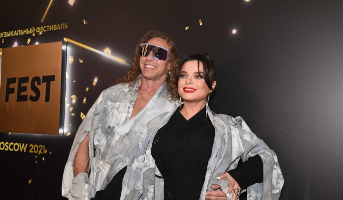 Королева спела для своего мужа в честь годовщины