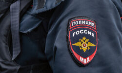 Оперативное задержание подозреваемых в нападении на полицейского в Дербенте EmblemOfRussianPoliceSewnOnTheSleeveOfRussian