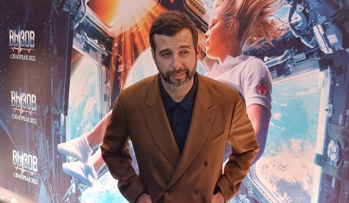 Иван Ургант появился в Москве у Эрнста на премьере фильма "Вызов"