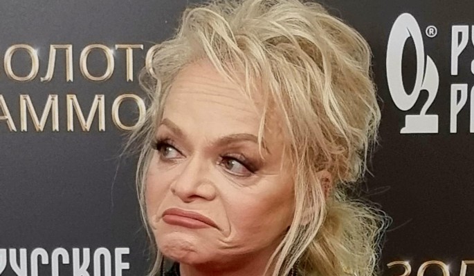 Ничего мне от тебя не надо: дочь отказалась от подарков Долиной