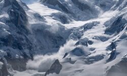 В горах Северной Осетии действует штормовое предупреждение 6a933ec5-c2f2-4877-b616-dbe81ce22ae5-680a5863