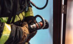 Спасатели успешно справились с возгоранием катера на острове Русский 6c37f203-9457-4c96-b170-b5b97fa8c7e9-67f56716