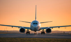 Авиапроисшествие в аэропорту Аризоны: подробности и оперативная реакция служб TrafficAtAirportAtGoldenSunsetFrontViewOfTaxiing