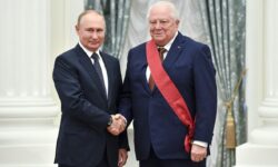 Путин поздравил почетного президента ОКР Смирнова с 90-летием 92ce8a47-4ab8-4972-a8c2-939d83e22dea-680385ec