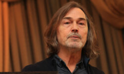 Никас Сафронов встретился с папой римским и подарил ему картину 94ca9f35-b6c1-45e1-b881-114434e4b981-67fd22e0