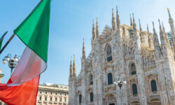 Происшествие с уникальной картиной в музее Брешии завершилось благополучно ItalianFlagWithTheTypicalRedWhiteAndGreenColors