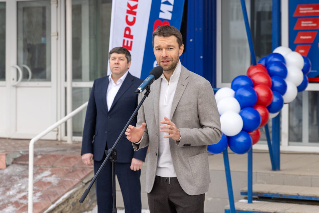 aleksej viharev otkrytie volonterskogo centra v irbite_7 - federal news Алексей Вихарев развивает сеть Волонтерского центра