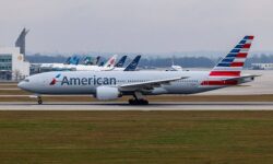 Авиалайнер American Airlines благополучно приземлился в Риме для дополнительной проверки avialajner blagopoluchno prizemlilsya v rime dlya dopolnitelnoj proverki-ul-rks-ru-174035047100-0