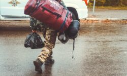 Военный контракт или депортация: выбор для нелегалов в Приморье стал жёстче b6a1094b-fcf1-45b6-b37b-95582ac8aad8-68028ef8