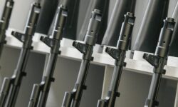 Порошенко потребовал у Зеленского 8 тысяч автоматов в первые часы СВО c22464ae-2f25-49d4-b5ad-c0603e195330-68062d10