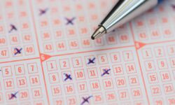 Невероятная история с украденной картой и выигрышным билетом в Тулузе ALotteryTicketWithAPen