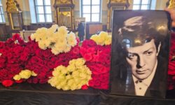 Остается только молиться — священник рассказал о вечном пути Стриженова f6654a94-1c95-45d7-848d-1c0db39410b3-6807bd46