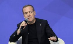 Медведев поддержал резкую оценку Трампа в адрес Зеленского fae05b62-b346-4017-80d0-31882914e065-68097b7e