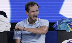 Медведев прокомментировал обвинения в двойных стандартах в адрес судьи medvedev prokommentiroval obvineniya v dvojnyh standartah v adres sudi-ul-rks-ru-174071914500-0