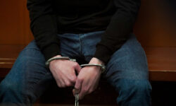 Мужчину задержали в Подмосковье за попытку украсть 13 телефонов на два миллиона Оглашение приговора Александру Пермякову по делу о покушении на писателя Захара Прилепина