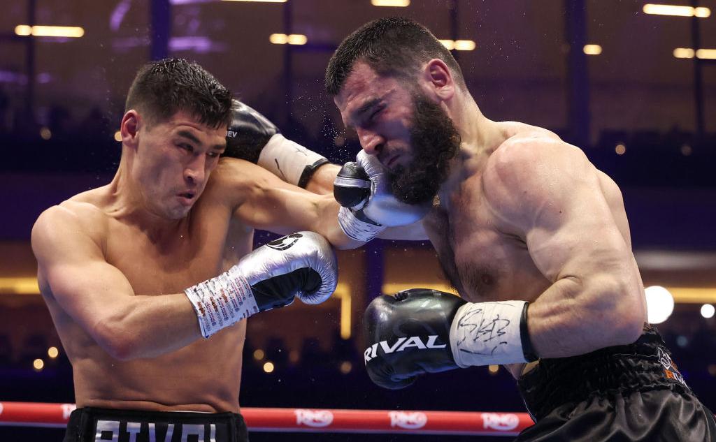 Дмитрий Бивол и Артур Бетербиев (Richard Pelham / Getty Images)