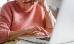 Центробанк РФ раскрыл схемы мошенников и защитил пенсионерку в Москве czentrobank rf raskryl shemy moshennikov i zashhitil pensionerku v moskve-ul-rks-ru-174271418700-0