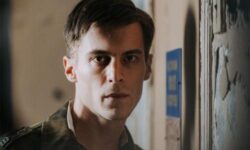 Душан Глигоров и Аутсорс Камчатка 1996 в новом сериале о смелых решениях dushan gligorov i autsors kamchatka 1996 v novom seriale o smelyh resheniyah-ul-rks-ru-174231744400-0