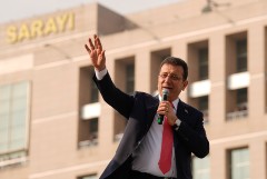 Мэр Стамбула и еще 100 человек задержаны по подозрению в коррупции