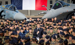 Эмманюэль Макрон укрепляет ядерный щит Франции на базе Люксей-Сен-Совер emmanyuel makron ukreplyaet yadernyj shhit franczii na baze lyuksejsensover-ul-rks-ru-174238983600-0