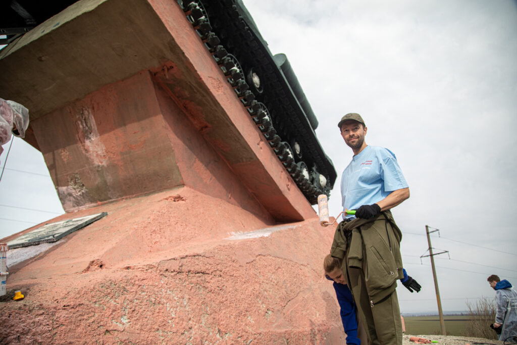 Свердловский депутат доставил важный груз в зону СВО