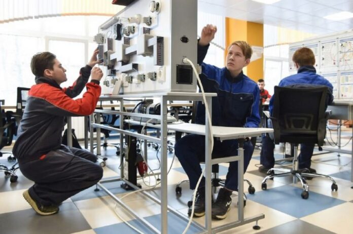 Колледжи и техникумы Свердловской области открывают двери для будущих студентов-0