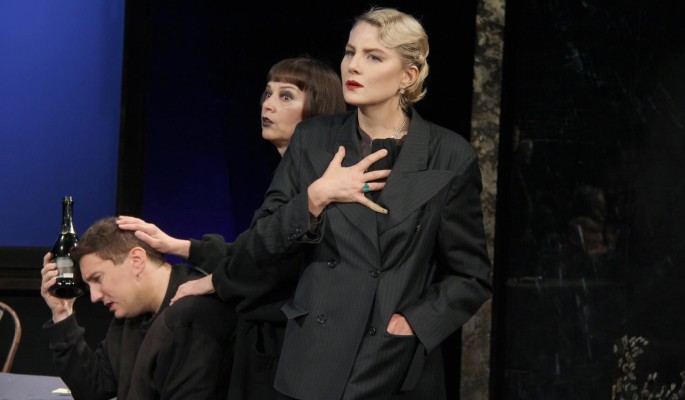 "Меня ничего не останавливает": 56-летняя Литвинова показала стильный кадр