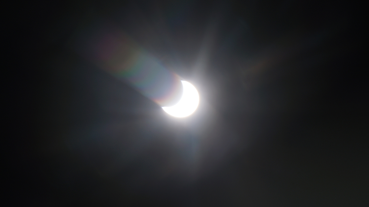 Солнечное затмение началось в Москве