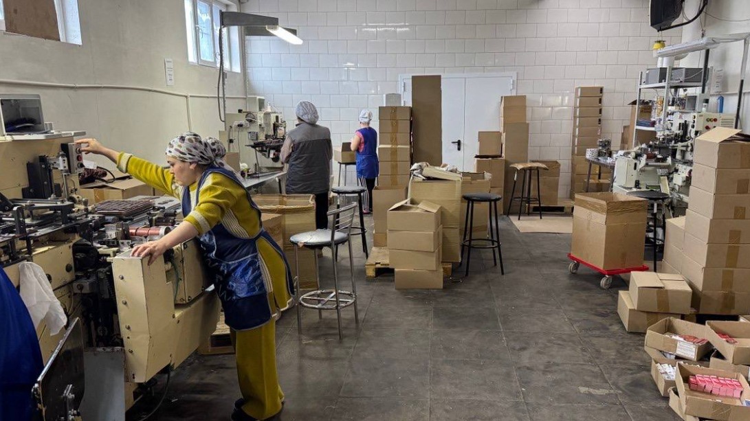 Кондитерский цех, где работали нелегальные мигранты, накрыли в Подмосковье