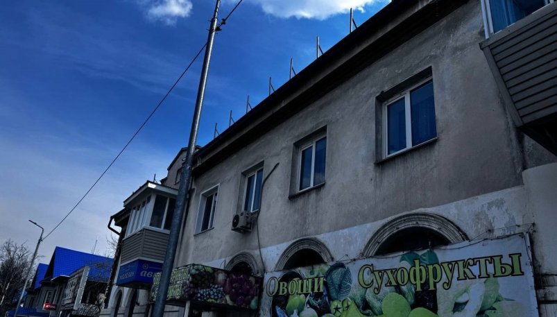 Рабочий сорвался с крыши во время ремонта дома в Дальнегорске Полиция Приморья