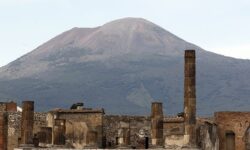 Роберт Каджер и тайна древних Помпей у подножия Везувия в Италии robert kadzher i tajna drevnih pompej u podnozhiya vezuviya v italii-ul-rks-ru-174231955500-0