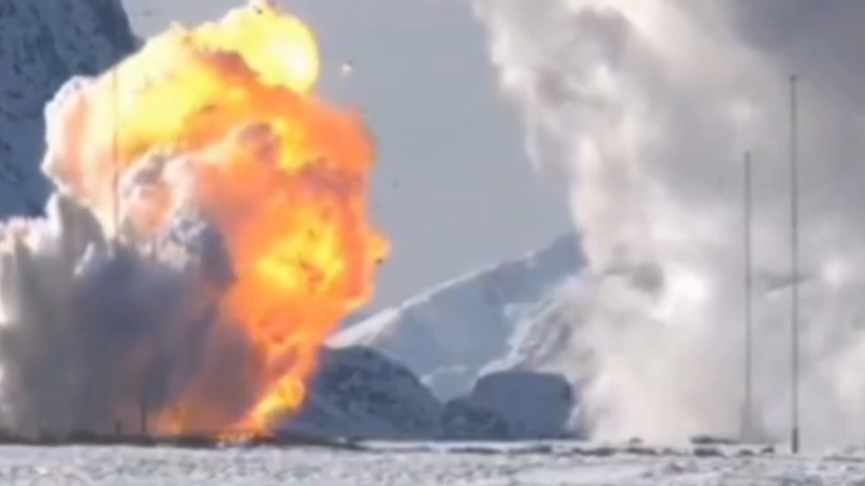 Впервые запущенная из Европы космическая ракета упала и взорвалась