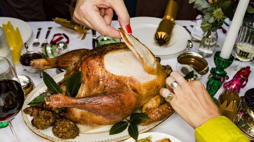 Диетолог Белоусова посоветовала отводить на ужин не менее 20 минут