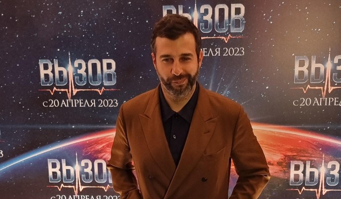 Не появляющийся на российских экранах Ургант работает во Франции