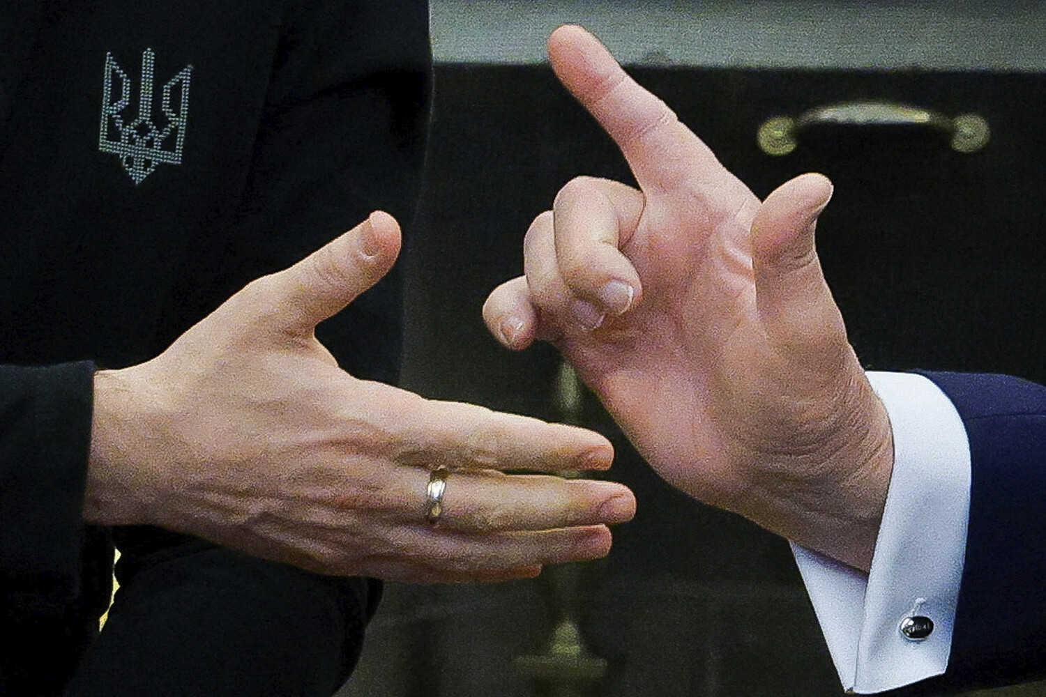 Тайные переговоры окружения Трампа с оппонентами Зеленского раскрыты-0