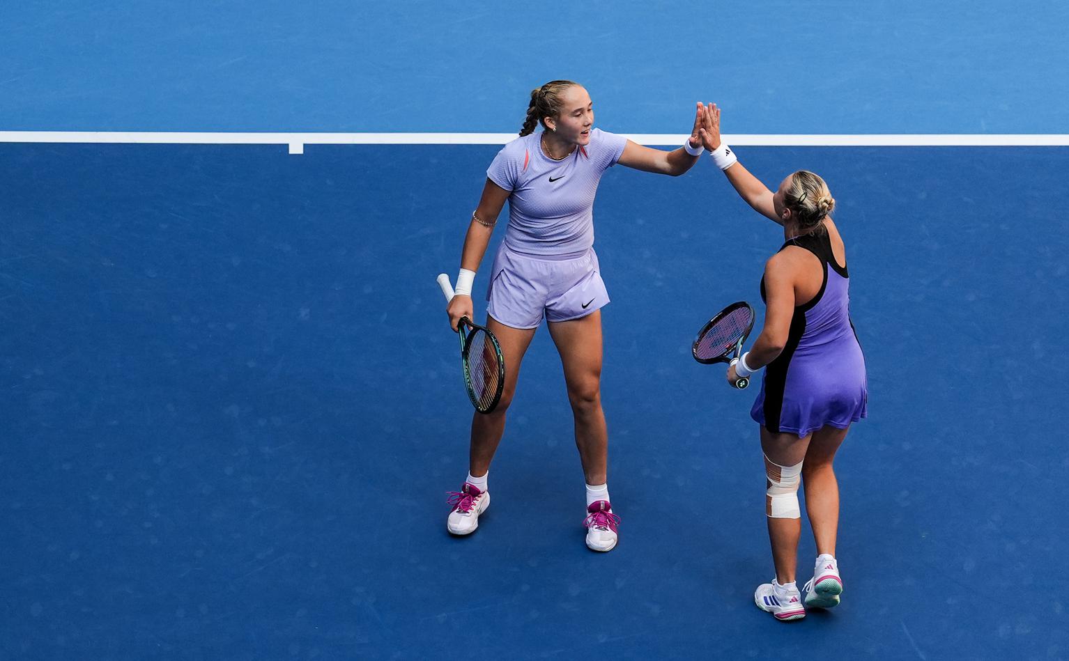 Мирра Андреева и Диана Шнайдер (Shi Tang / Getty Images)